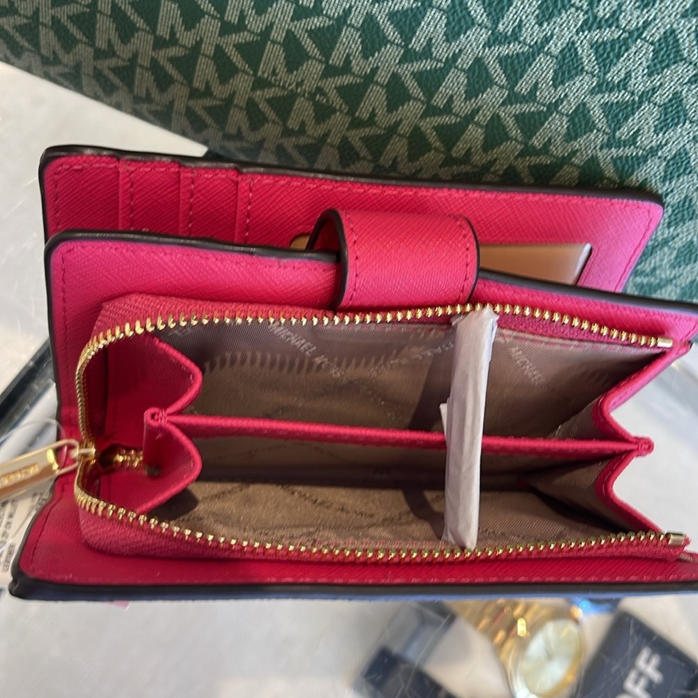 MICHAEL KORS
Medium Crossgrain Leather Wallet
Electric Pink 
NWT - Picture 5 of 16
